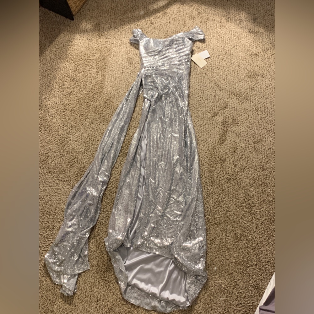 Silver sequin dress - sweetheart neckline - zip up - built in bra with clasp
